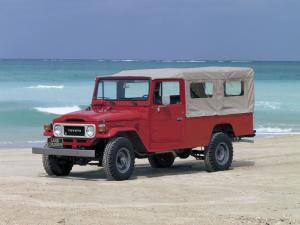 Toyota Land Cruiser 47 Canvas Top 1979 года